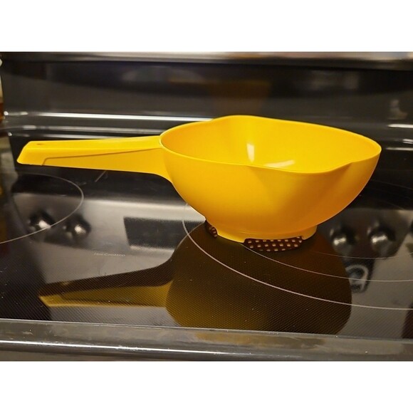 Vintage Yellow Tupperware Small 1 Quart Colander Strainer #1200 - Picture 3 of 8